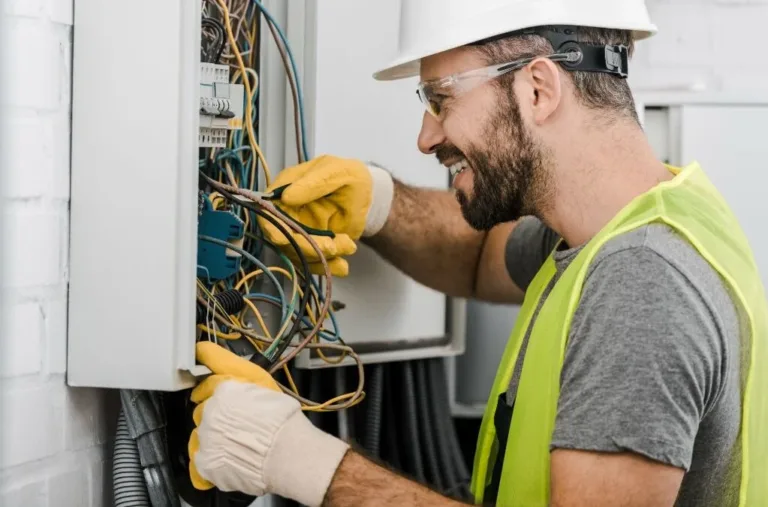 4 Main Reasons To Hire A Licensed Electrician